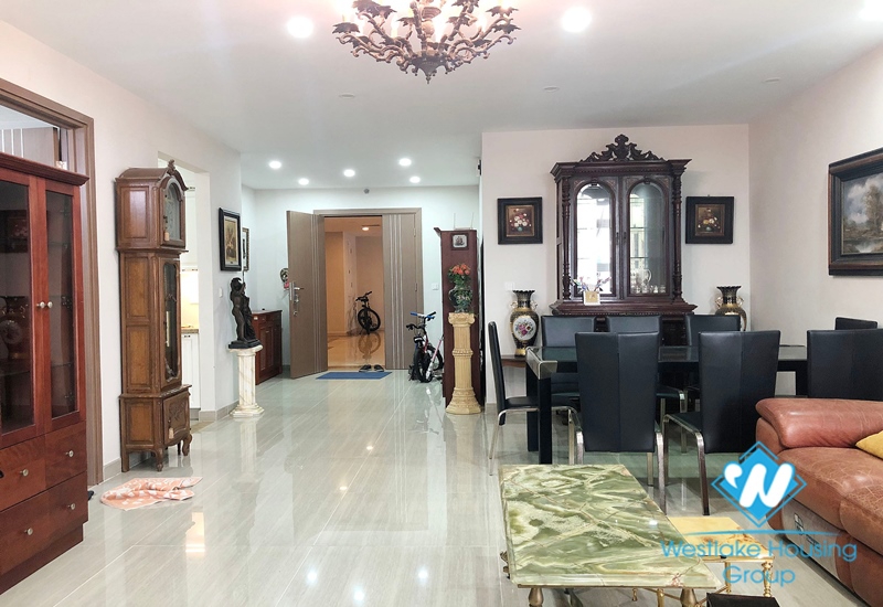Three bedroom apartment for rent, fully furnished, modern living room